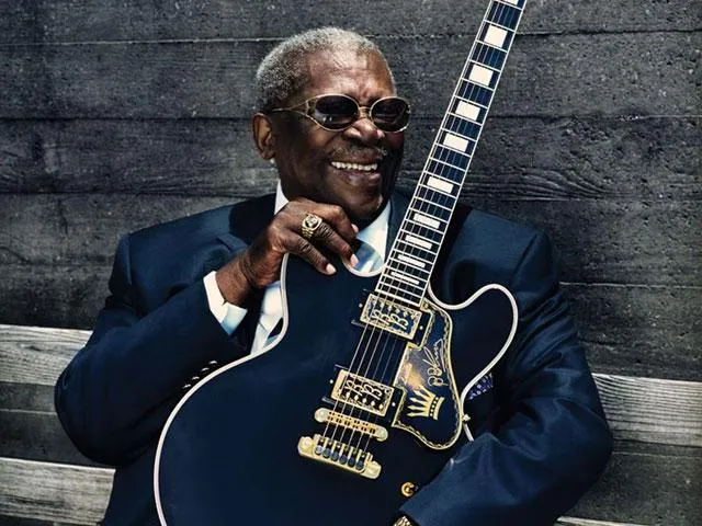 {'en': 'B.B.King was hospitalized emergency because of his diabetes', 'es': 'B.B. King fue hospitalizado de emergencia a causa de su diabetes'} Image