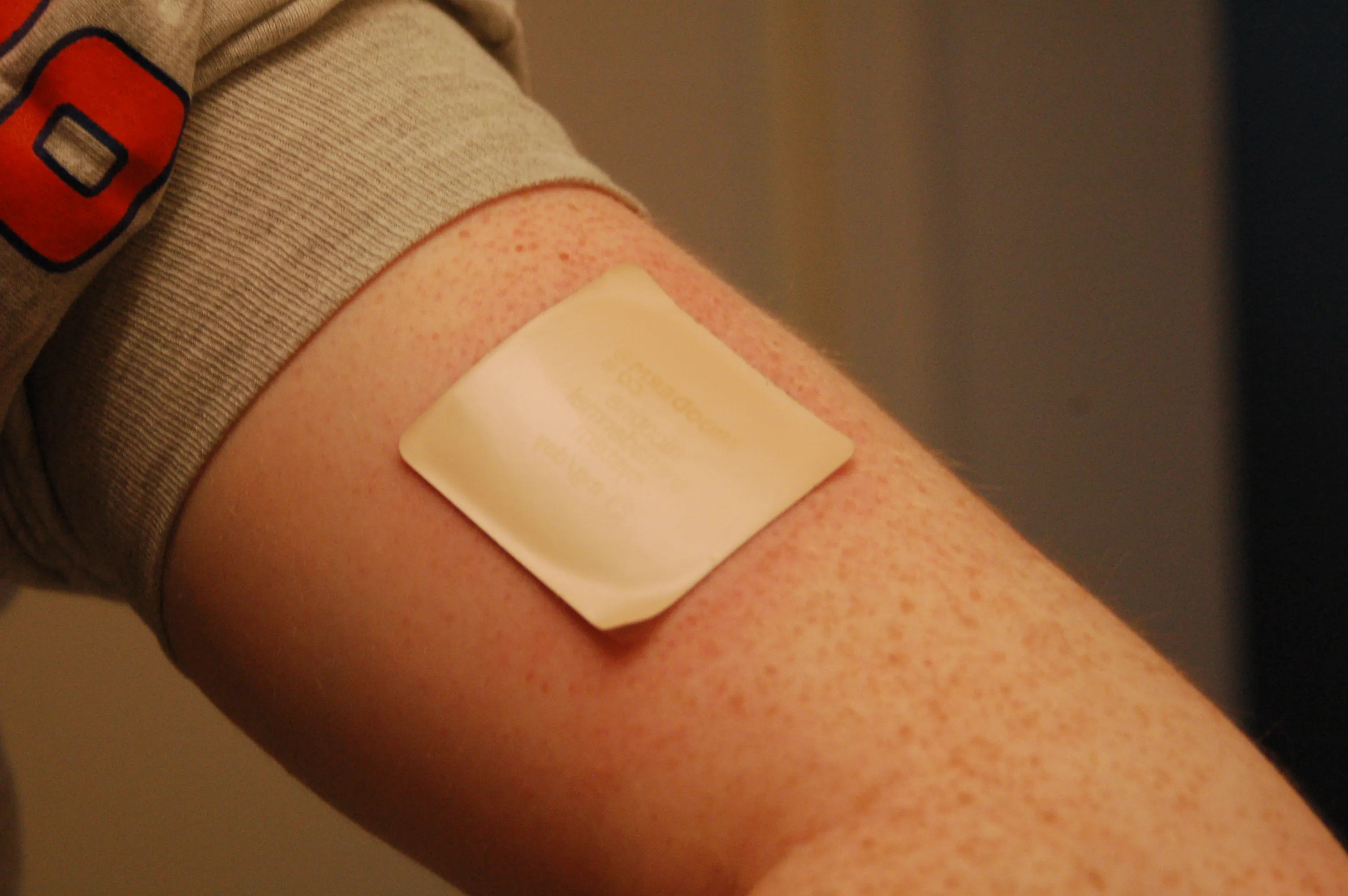 {'en': 'Do nicotine patches raise glucose levels?', 'es': '¿los parches de nicotina suben los niveles de glucosa?'} Image
