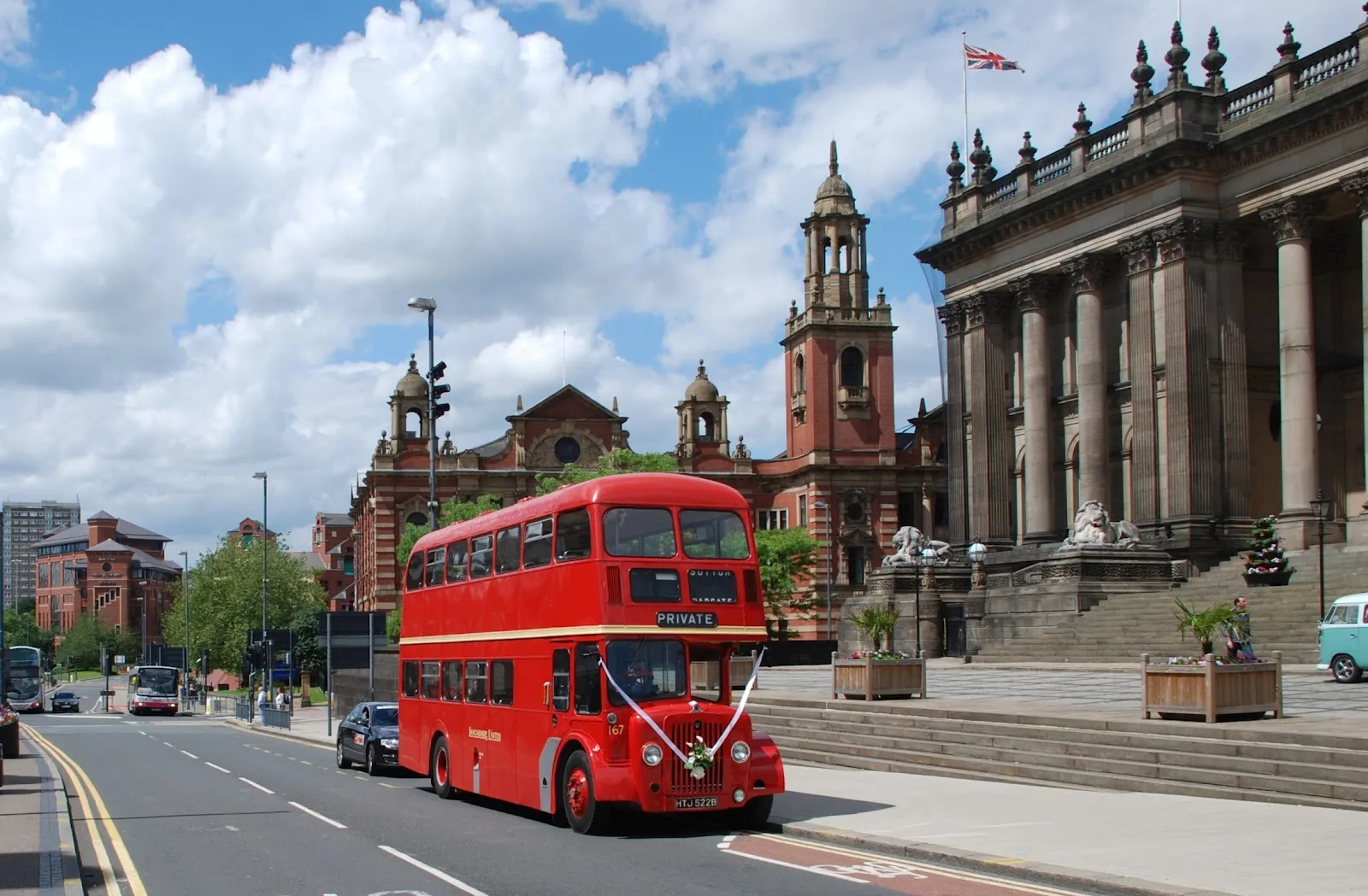 {'en': 'I transfer to live in England', 'es': 'Me traslado a vivir a Inglaterra'} Image