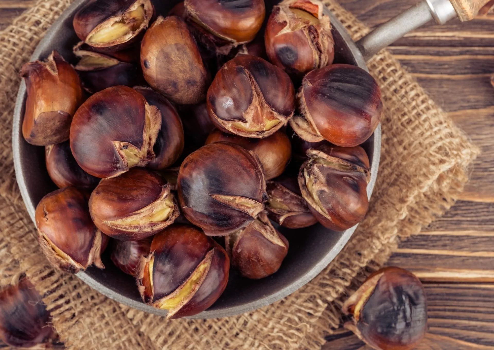 {'en': 'The chestnuts are good food or not?', 'es': 'Las castañas ¿son buen alimento o no?'} Image