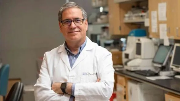 {'en': 'When science gives us hope, it also gives us strength', 'es': 'Cuando la ciencia nos da esperanza, también nos da fuerza'} Image