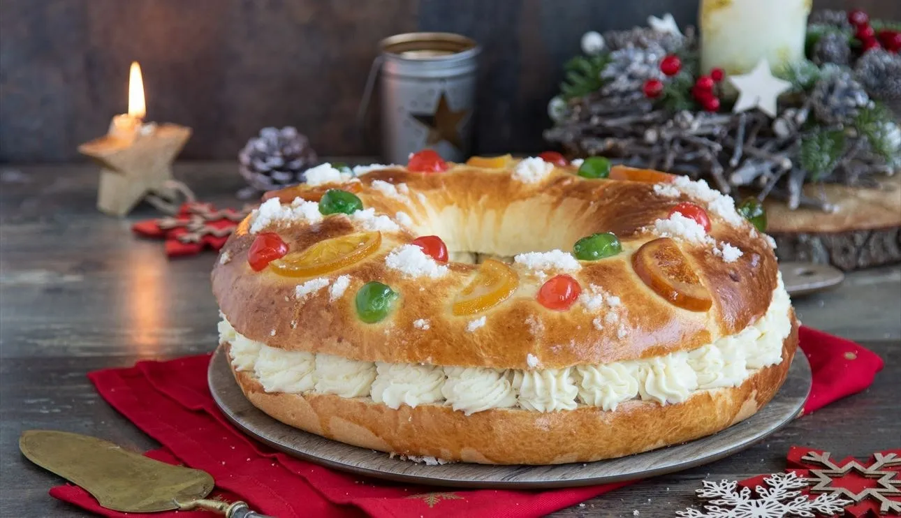 {'en': 'Roscón de Reyes', 'es': 'Roscón de  Reyes'} Image