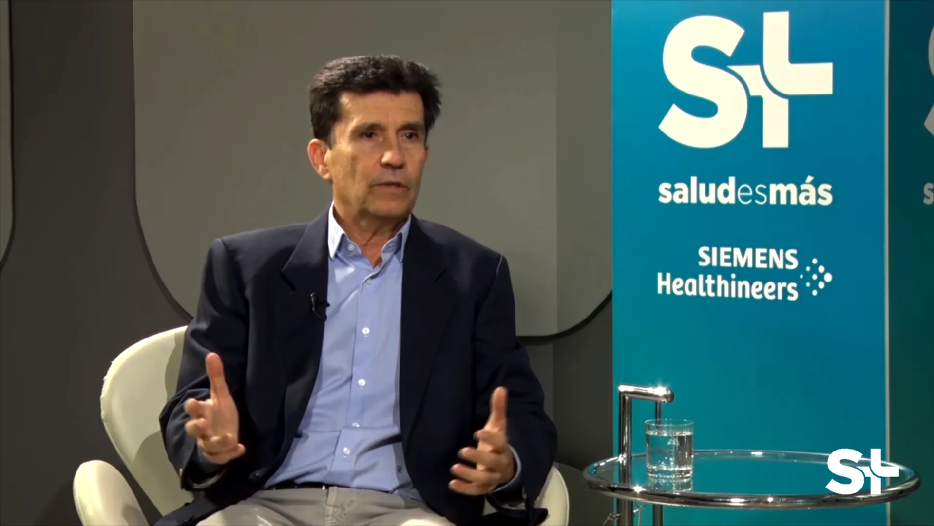 {'en': 'Do you know the relationship between diabetes and oral health?- Alberto Cuevas tells us', 'es': '¿Conoces la relación entre la diabetes y la salud bucodental? - Alberto Cuevas nos lo cuenta'} Image