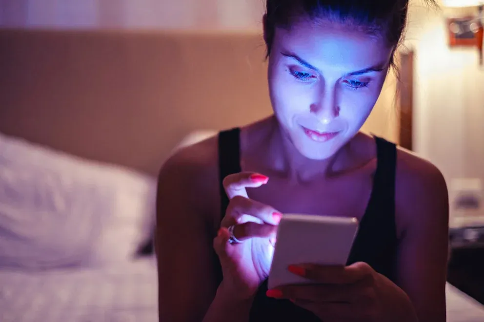 {'en': 'Can the night lights of the screens increase the risk of diabetes?', 'es': '¿Las luces nocturnas de las pantallas pueden aumentar el riesgo de diabetes?'} Image