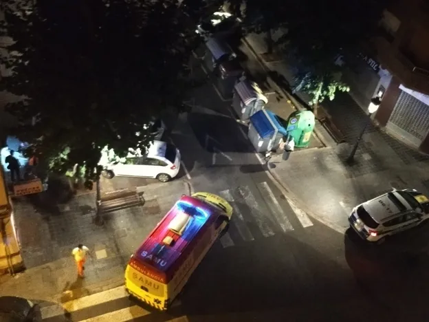 {'en': 'They steal a man in Valencia while suffering a decrease in sugar in the street', 'es': 'Roban a un hombre en Valencia mientras sufría una bajada de azúcar en la calle'} Image