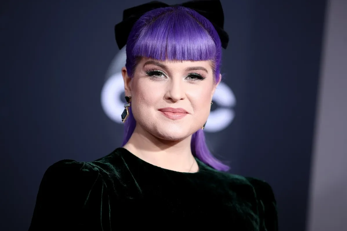 {'en': 'Kelly Osbourne is diagnosed with gestational diabetes', 'es': 'Kelly Osbourne es diagnosticada con diabetes gestacional'} Image