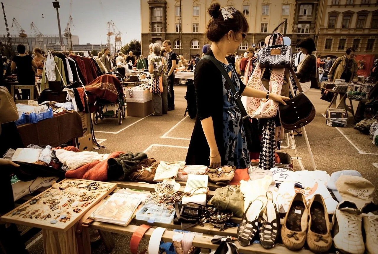 {'en': 'Non -sanitary diabetic market.', 'es': 'Mercadillo Diabético no sanitario.'} Image