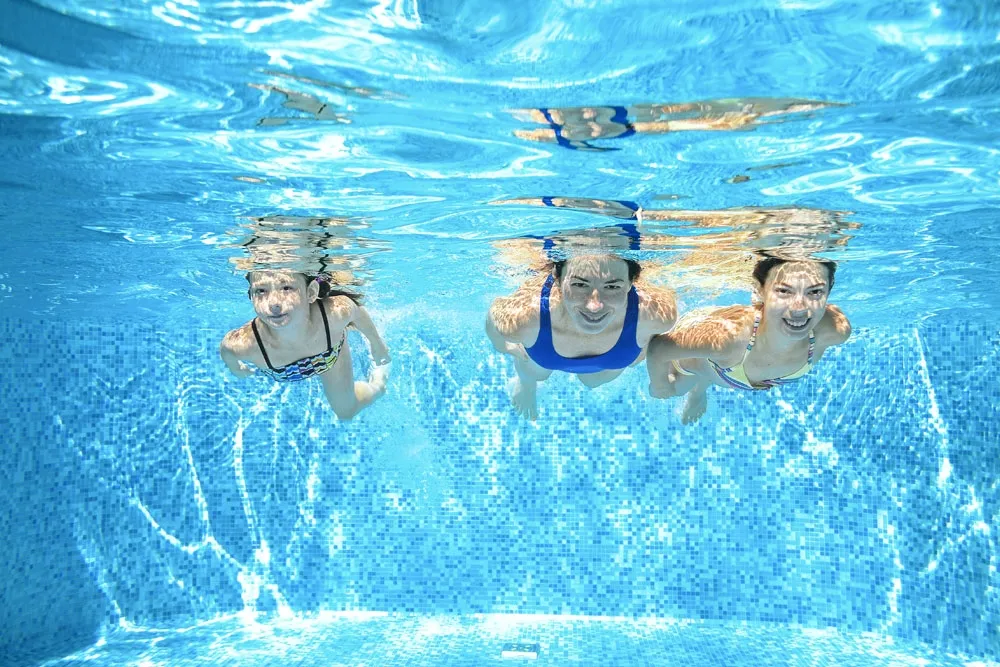 {'en': 'Swimming group', 'es': 'Grupo de natación'} Image