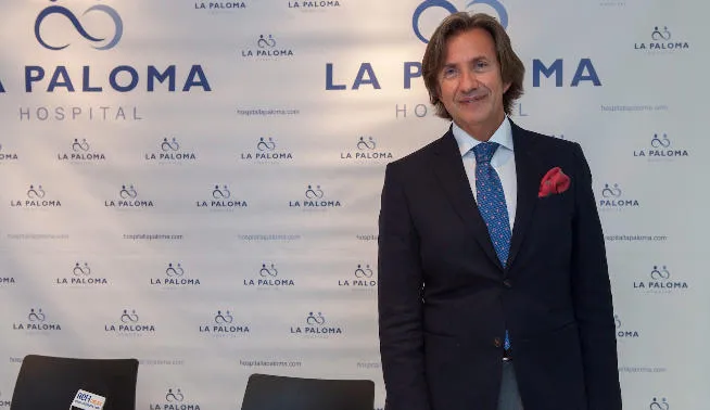 {'en': 'A surgeon from La Paloma Hospital, first Spanish to receive the Paul Brand Award', 'es': 'Un cirujano del Hospital La Paloma, primer español en recibir el premio Paul Brand'} Image