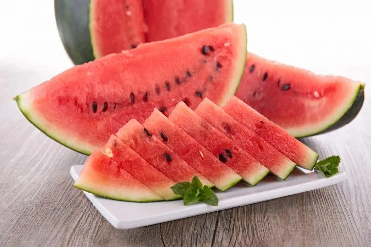 {'en': 'The delicious and healthy watermelon', 'es': 'La deliciosa y saludable sandía'} Image