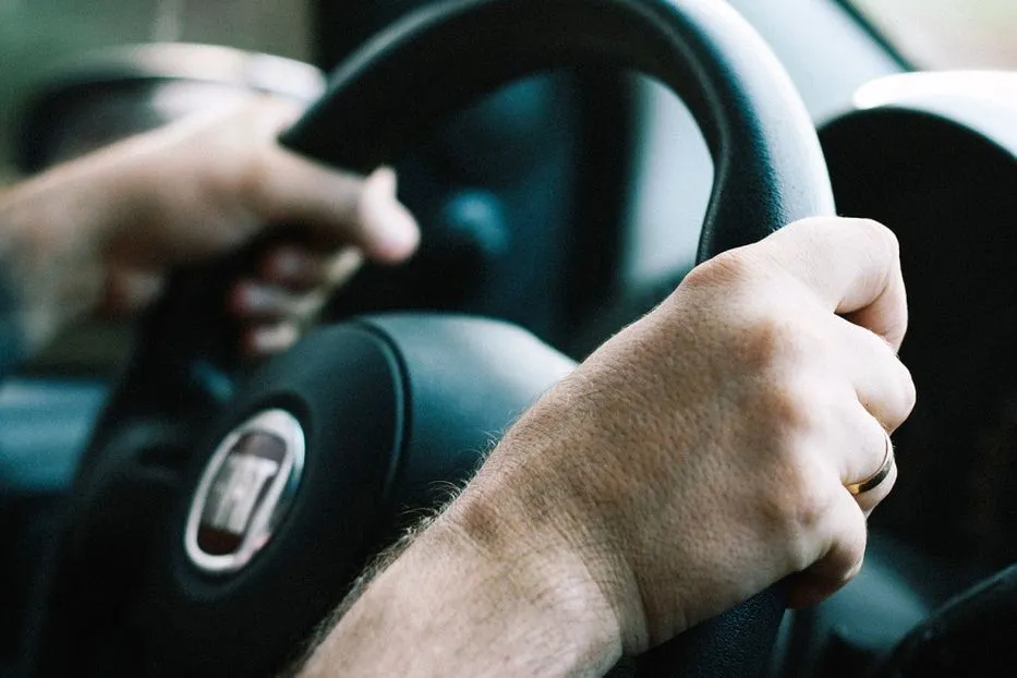 {'en': 'When is it safe to handle (driving) if you have type 1 diabetes?', 'es': '¿Cuándo es seguro manejar (conducir) si se tiene diabetes tipo 1?'} Image