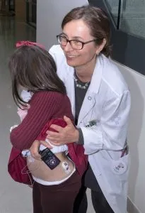 {'en': 'Isolina Riaño leads a program to control diabetes in children', 'es': 'Isolina Riaño lidera un programa para controlar la diabetes en niños'} Image