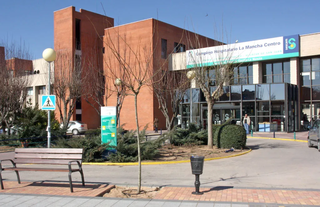 {'en': 'Votence ‘Eye with Diabetes’ at the Alcázar hospital', 'es': 'Ponencia ‘Ojo con la diabetes’ en el Hospital de Alcázar'} Image