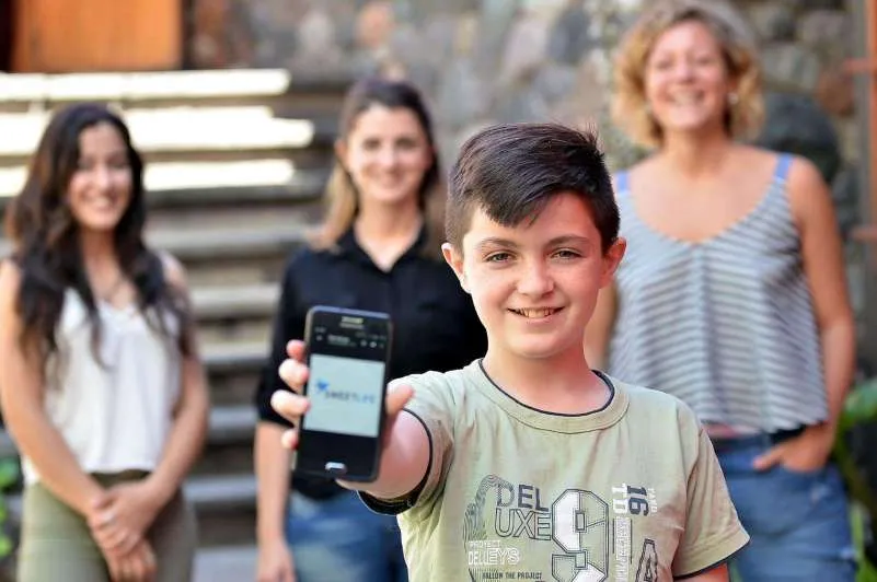 {'en': 'He is 11 years old and created an app that helps control diabetes', 'es': 'Tiene 11 años y creó una app que ayuda a controlar la diabetes'} Image