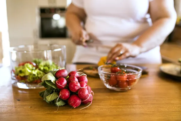 {'en': "How your partner's weight can increase your risk of type 2 diabetes", 'es': 'Cómo el peso de tu pareja puede aumentar tu riesgo de padecer diabetes de tipo 2'} Image