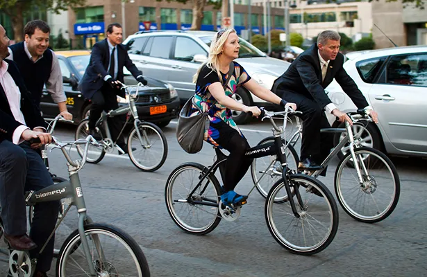 {'en': 'In Denmark they use diabetes bicycles', 'es': 'En Dinamarca usan bicicletas contra la diabetes'} Image