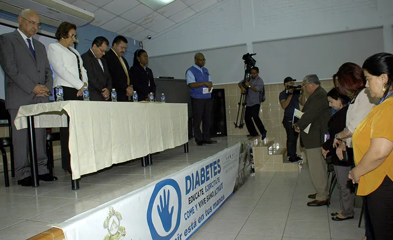 {'en': 'Campaigns against diabetes among retired teachers (Honduras)', 'es': 'Campañas contra la diabetes entre los maestros jubilados (Honduras)'} Image